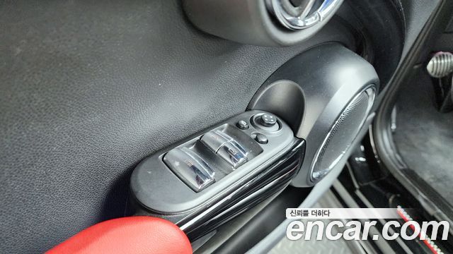 Mini Cooper Convertible 2020 — photo 32