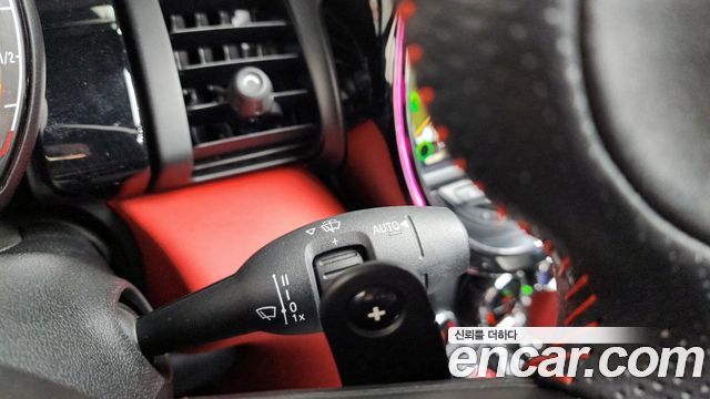 Mini Cooper Convertible 2020 — photo 33
