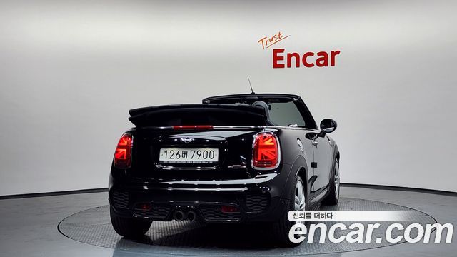 Mini Cooper Convertible 2020 — photo 34