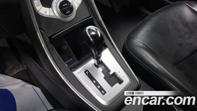 Hyundai AVANTE 2011 — photo 9