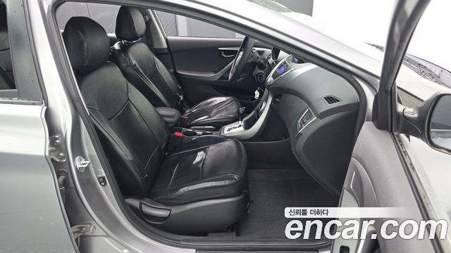 Hyundai AVANTE 2011 — photo 12
