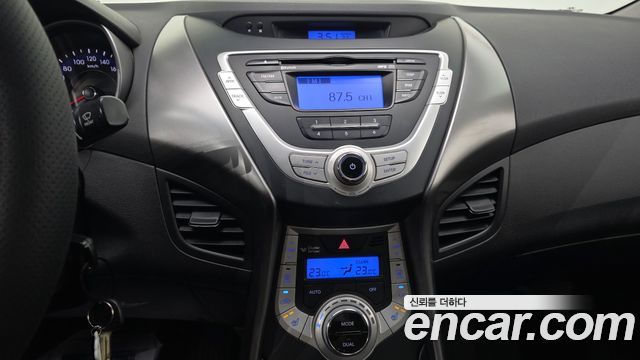 Hyundai AVANTE 2011 — photo 17