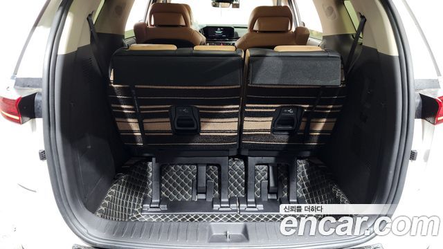 Kia Canival 2021 — photo 25