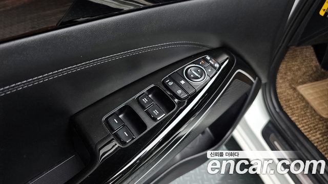 Kia K7 2018 — photo 17