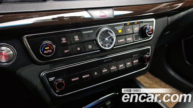 Kia K7 2018 — photo 19