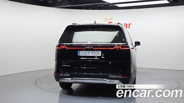 Kia Canival 2023 — photo 4