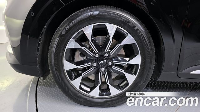 Kia Canival 2023 — photo 5