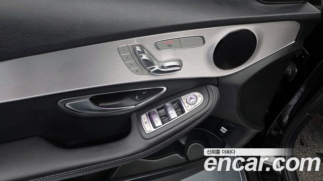 Mercedes-Benz C-Class 2020 — photo 29