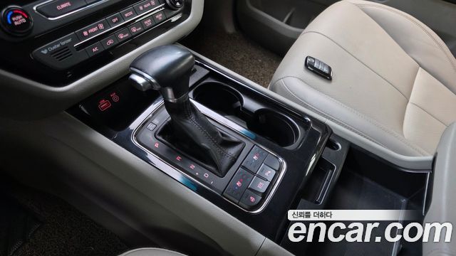 Kia Canival 2018 — photo 12