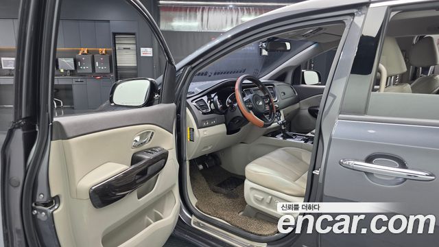 Kia Canival 2018 — photo 13
