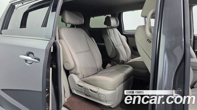 Kia Canival 2018 — photo 17