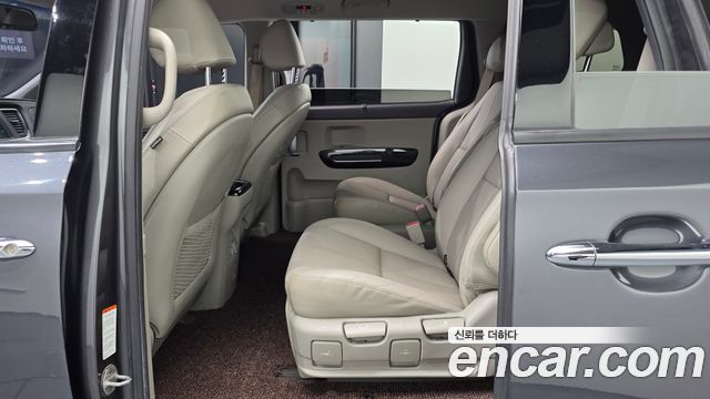 Kia Canival 2018 — photo 18