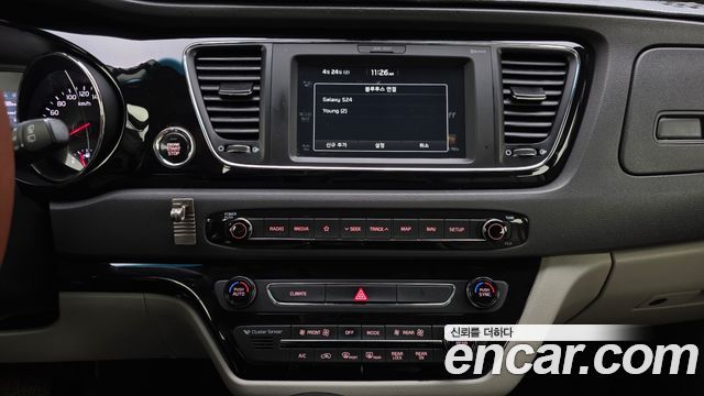 Kia Canival 2018 — photo 20