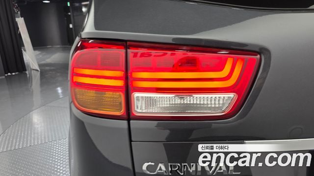 Kia Canival 2018 — photo 9