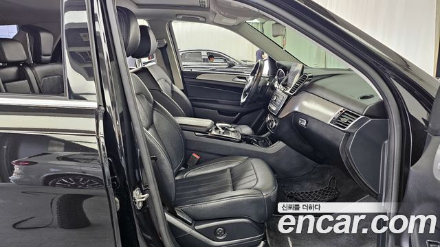 Mercedes-Benz GLE-Class 2018 — photo 11