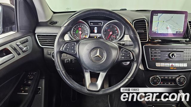 Mercedes-Benz GLE-Class 2018 — photo 13