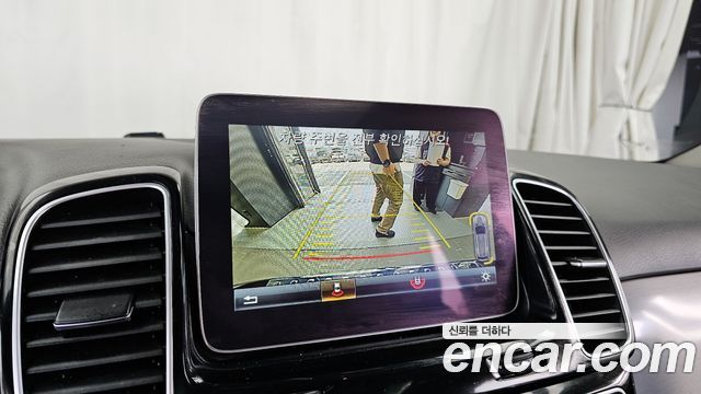 Mercedes-Benz GLE-Class 2018 — photo 15