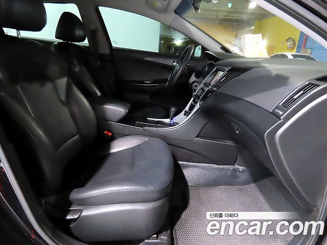 Hyundai Sonata 2010 — photo 11