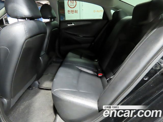 Hyundai Sonata 2010 — photo 12