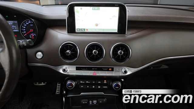 Kia Stinger 2018 — photo 31
