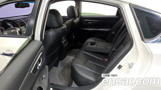 Nissan Altima 2016 — photo 12