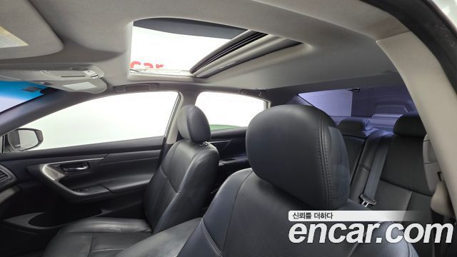 Nissan Altima 2016 — photo 17