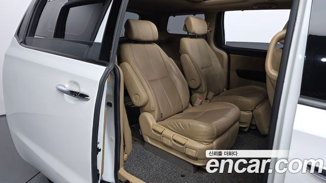 Kia Canival 2019 — photo 18