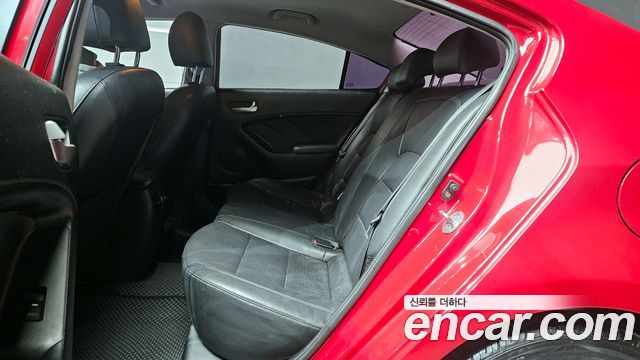 Kia K3 2015 — photo 12