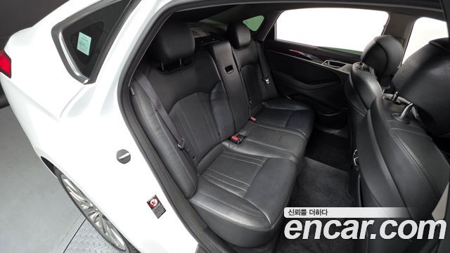 Genesis G80 2017 — photo 17