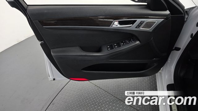 Genesis G80 2017 — photo 14
