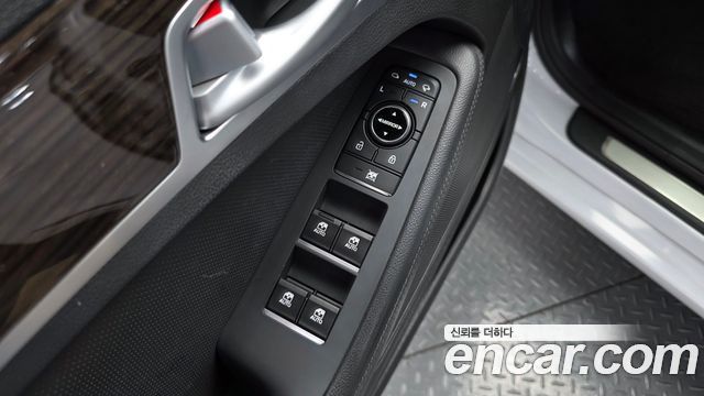Genesis G80 2017 — photo 27