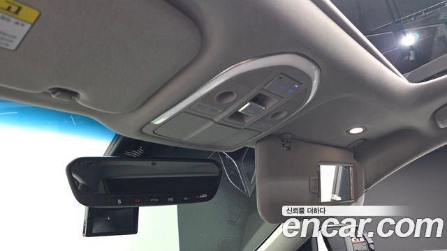 Genesis G80 2017 — photo 28