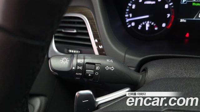 Genesis G80 2017 — photo 32