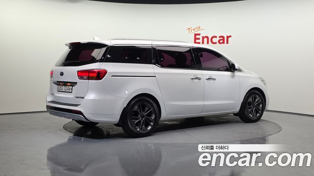 Kia Canival 2017 — photo 2