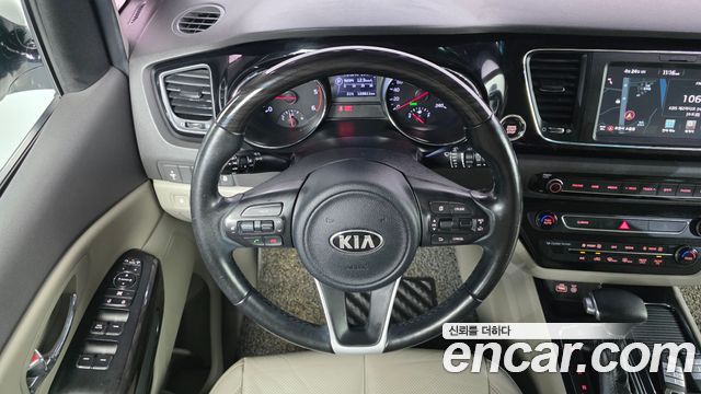 Kia Canival 2017 — photo 19