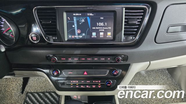 Kia Canival 2017 — photo 20