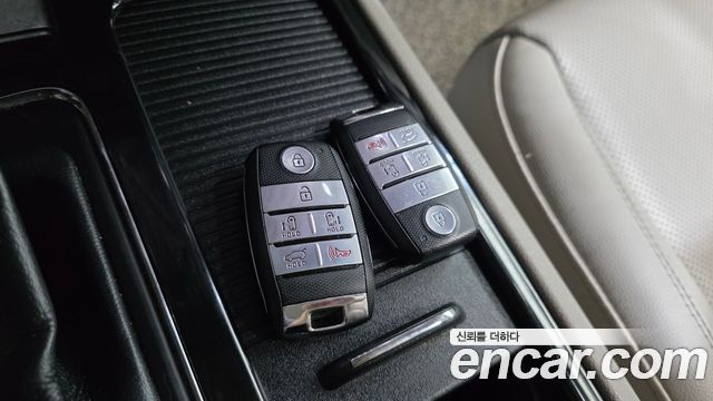Kia Canival 2017 — photo 24