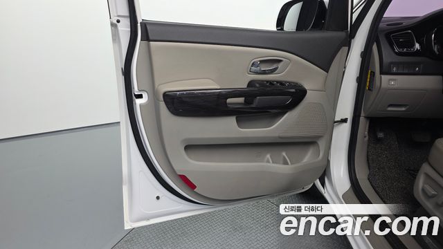 Kia Canival 2017 — photo 15
