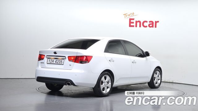 Kia Porte 2009 — photo 2
