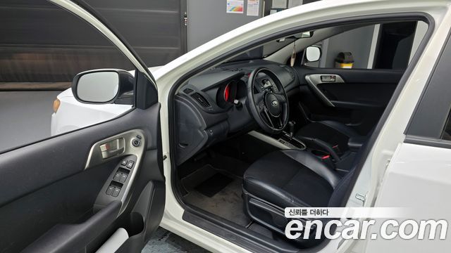 Kia Porte 2009 — photo 10