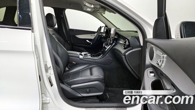 Mercedes-Benz GLC-Class 2019 — photo 17