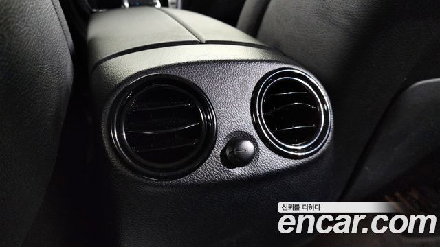 Mercedes-Benz GLC-Class 2019 — photo 32