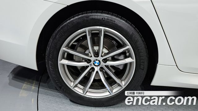 BMW 5-Series 2017 — photo 5