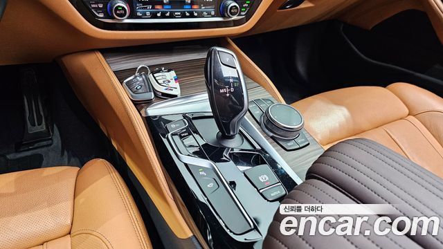 BMW 5-Series 2017 — photo 12