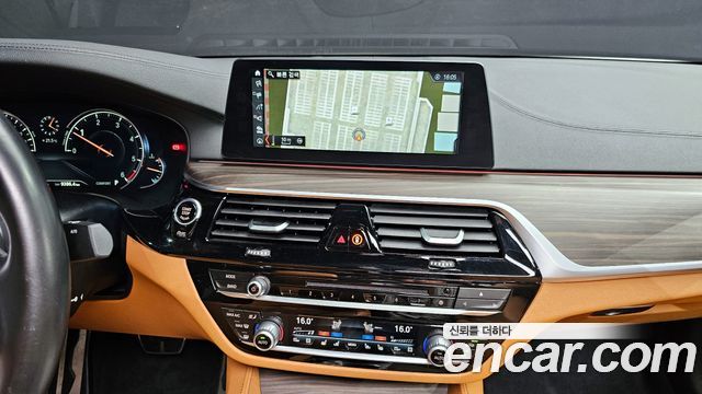 BMW 5-Series 2017 — photo 18