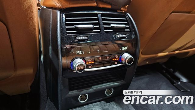 BMW 5-Series 2017 — photo 25