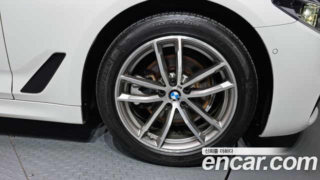BMW 5-Series 2017 — photo 7