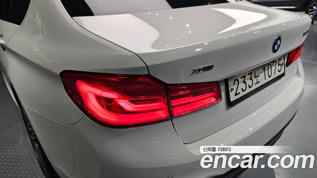 BMW 5-Series 2017 — photo 9