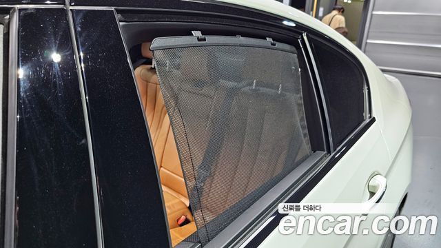 BMW 5-Series 2017 — photo 33