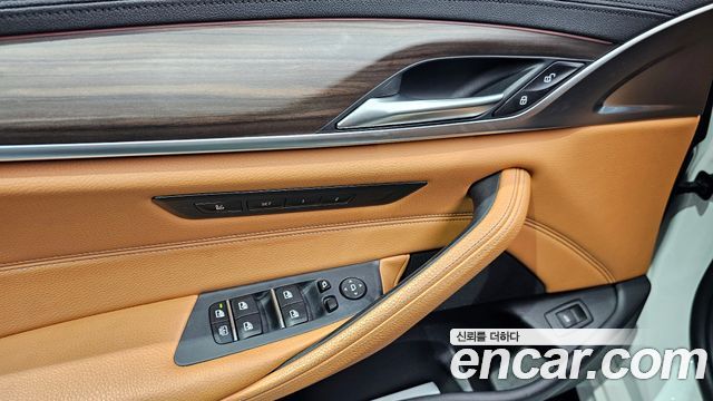 BMW 5-Series 2017 — photo 36